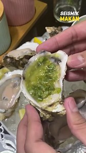 2.7K views · 11 reactions | Sedapnya makan oyster! Plus siap ada sos pedas-pedas.  Kecur tengok. #seismikmakan #makan #makanmakan #oyster #sosthailand #sedap | Seismik Makan | Facebook