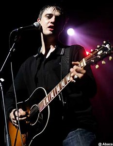 Pete Doherty : un concert surprise à Paris - Elle