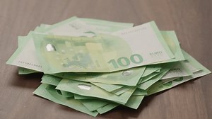 Pile de pile de billets de : vidéo de stock (100 % libre de droit) 3479652295 | Shutterstock