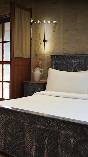 🏰 Moringa Valley: Oak Villa and Cidar Villa are nestled within a short distance of 35 km from the revered Sri Nathdwara, promising a spiritual journey that unfolds gracefully over 40-45 minutes. 🙏🏼⛰️ | SaffronStays: Where Families Bond