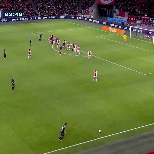 This goal-line clearance from Lisandro Martinez 🤯 | ESPN FC