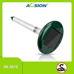 [Hot Item] Ultrasonic Repeller Solar-Powered Snake Serpent Repeller with LED Light for Gardens