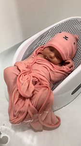 When the Bath Support is so comfortable, you take a nap in it. 😴 Shop Now:: https://angelcarebaby.com/collections/bathing 📹: @theworldofkodi1111 | Angelcare