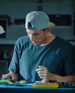 The Bosch GO cordless screwdriver is designed for intuitive, easy use for screws in wood, metal, and plastic. With five settings enabling fine adjustments at the touch of a button, this power tool is responsive and easy to control. Make screwdriving efficient and speedy with Bosch GO and cordless technology. https://bit.ly/3SJMToP تم تصميم المفك العامل بالبطارية Bosch GO للاستخدام السهل للبراغي المصنوعة من الخشب والمعدن والبلاستيك. مع خمسة إعدادات تتيح إجراء تعديلات دقيقة بلمسة زر واحدة، فإن هذا