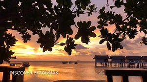 Who loves sunset? 😍 📍Matabungkay Beach Resort , Matabungkay Batangas | Discover Batangas