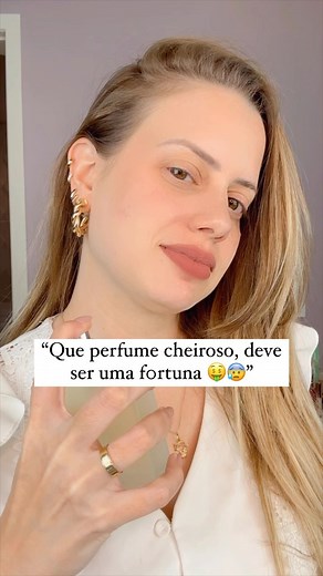Pensa em um perfume gostoso, refrescante, e super marcante? Foi inspirado no Light Blue da DG! 📎 alguem aí já usou?? | Carla Torres