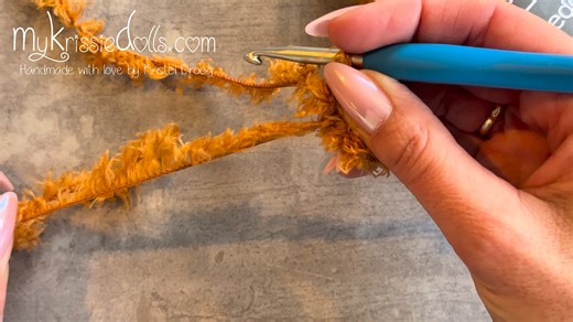 Haken met Durable Teddy! 🧸 Ik vind het inmiddels een feestje ❤ Maar ik weet dat er bij velen weerstand is om met teddygaren te haken. “Te lastig”, “je ziet je steken niet”, “niks voor mij”. Daarom wil ik jullie uitdagen en meenemen in mijn ‘Teddy’ avontuur! Misschien wel als opwarmer voor mijn nieuwe ontwerp 😉 Haken met teddygaren vergt namelijk wat geduld en gevoel. Maar geloof me, wanneer je de ‘slag’ te pakken hebt is het zo verslavend! Daarbij wordt amigurumi super schattig en zacht 🥰 Hak