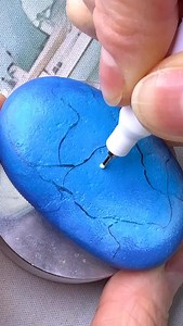 One of my newest patterns, Yinhua on hand painted faux turquoise pebble for #PaintedStonesSunday Comment “ebook” to get the link to an ebook with my own unique 156 patterns on Etsy 💙 ✨💙✨ #lightTokens #paintedrocks #paintedstones White Uni paint marker, UniPin fine liner 0.05 🎼 Inexplicable dream | Alena Light draws