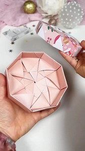 121K views · 8.7K reactions | ✨ Origami-Box ganz ohne Kleber ✨ Ich habe eine runde Origami-Box mit 13 cm Durchmesser aus 8 Segmenten gefaltet. Material: 120 g/m² Papier • Deckel: 15 × 15 cm • Unterteil: 14,5 × 14,5 cm Ganz ohne Kleber oder Klebeband – nur Papier. Perfekt für Geschenke und Aufbewahrung. ✨ | Raushan Willms | Facebook