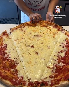 Crunchy crust, gooey cheese, and limitless toppings – pizza perfection. 🍕😍 📽️: Instagram/ @nickspizzasouthbeach | Taste Lab