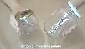 12K views · 371 reactions | FAÇA VOCÊ MESMO Ideia com 2 Potes de vidro Usei primer acrílico, PVA ouro , base acrílica preta , pasta ouro , pátina cera azul mica e vermelho Fullcolor Fita crepe Grid Brasil Manta de strass, EVA , flor de resina , passamanaria e chata | Antonia Pires Artesanato | Facebook