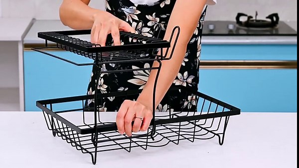 Dish Drying Rack, 2-Tier Dish Drying Rack with Drain Board, Black, Stainless Steel Material, Ideal for Air-Drying Dishes, Cups, and Utensils.