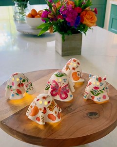 So usually when I do an art project I see online, I know it’s gonna turn out to be a hot mess. But this one might be the easiest, cutest project I’ve ever done. If you’re the kind of person who likes to pretend to be crafty once in a while but really aren't great at it, this project is AMAZING. Here’s a link to the supplies: https://amzn.to/3XW9LCl (I am an Amazon Associate and can earn from qualifying purchases. Thank you!!) | Baby Sideburns