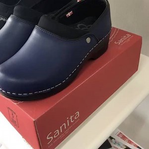 1.3K views · 20 reactions | Nuevo arribo de zapatos Sanita by Koi y zapatos Oxypas , zapatos originales muy confortables de fácil cuidado . | La Magia de Mayte Scrubs, uniformes medicos, moda | Facebook