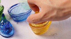 Mini Glass Hen on Nest Box - Small Jewelry Trinket Dish, Vintage Farmhouse Home Decor Collectible (Blue)