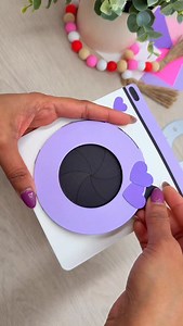 Temu find turned into the coolest card ever 📸✨ This card does not just open, it reveals your photo through a twisting iris shutter that looks exactly like a camera lens in motion. It is one of those crafts that makes people say wait how did you do that. Made using die cuts that do most of the work for you, so you get all the wow factor without the struggle. Perfect for Valentine’s Day, anniversaries, memory keeping, or a surprise photo moment no one sees coming 💜 #DIYcard #IrisShutter #PaperCr