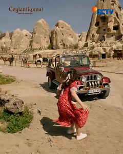 Pertemuan pertama Ceylan & Karan, apakah ini yang dinamakan cinta padangan pertama? 🤭🥰 Saksikan “Ceylan(Kuma): Cinta & Rahasia” setiap hari, pukul 14.15 WIB hanya di SCTV! 💙 #Ceylan #SCTVSeries | SCTV