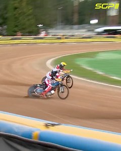 A tasty afair in Heat 2! ⚔️ Despite a massive wheelie out of turn 4, Denmark managed to a solid 2-3 in their inaugral ride at the Speedway of Nations 2 in Riga! 💪 #FIMSpeedwayGP | FIM Speedway Grand Prix