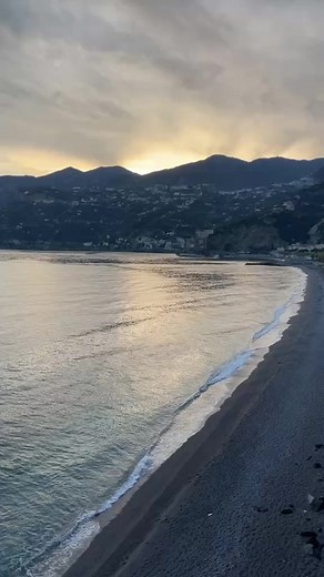 Amazing Sunset on the Amalfi Coast . . . . . #amalficoast #capri #have #instagarden #italia #italy #jardin #landscape #landscapephotography #love #maiori #naples #nature #photo #plants #pno #podróżująceplecy #pomodoro #positanonotizie #sea #shotoniphone #shotzdelight #sky #summerinitaly #sunset #sunshine #travel #travelgirl #traveltheworld #vibes | Positano Notizie