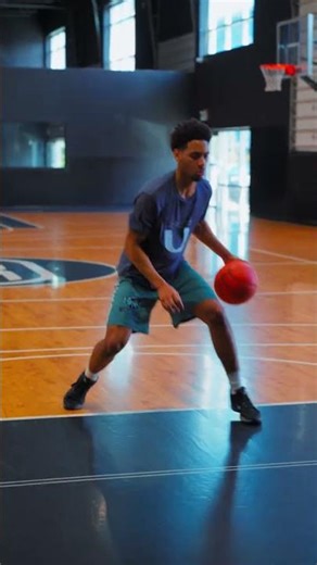 Can't get your shot off under pressure? Try this setup and step back foot work. 👀