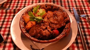 Viande de rosbif servie dans une : vidéo de stock (100 % libre de droit) 3944350129 | Shutterstock