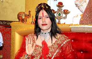 राधे मां ने अपनी खास अंग्रेजी में पत्रकार को सुनाया ज‍िदंगी का फलसफा, देख‍िए
