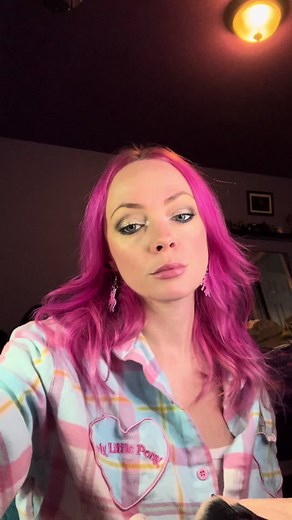 Full face of Jones Road Beauty! Using the mini brush kit, the eyeshadow palette 2.0, what the foundation, the face pencil, miracle balm in flushed, and the lip and cheek stick in english rose 😍 #jonesroadbeauty #miraclebalm #jonesroadwhatthefoundation