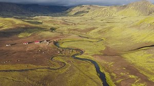 Valle remoto con base de techo: video de stock (totalmente libre de regalías) 3984689819 | Shutterstock