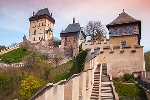 カルルシュテイン城（Karlštejn Castle） - 日帰り旅行＆小旅行