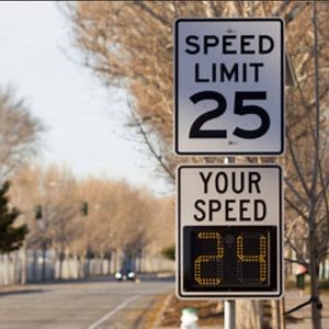 [Hot Item] Digital Solar LED Speed Display Radar Traffic Speed Signs Automatic Sheeting Road Road Sign Board
