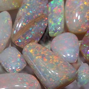 40 reactions | Pipe opal parcel listed on www.opalauctions.com #pipeopal #boulderopals #crystalopal #bouldermagic #opalauctions | Seda Opals | Facebook