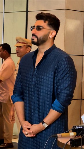 Arjun Kapoor turns viral meme banter into a masterclass in marketing 💥 Spotted in the city fresh off his trending ad takeover! #ArjunKapoor #ViralMoment #AdTakeover #SpottedInTheCity #BollywoodBuzz #MarketingWin #Trendsetter | Masala!