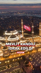 🤲🏻🕌Peygamber Efendimiz Hazreti Muhammed'in doğum günü olan Mevlid Kandili münasebetiyle Türkiye genelinde vatandaşlar, camileri doldurdu Birçok camide namaz kılıp dua etti. Kur'an-ı Kerim tilavet edildi, mevlitler okundu, ilahiler söylendi, salavatlar getirildi, namaz kılınarak dualar edildi | aksam.com.tr
