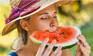 How Healthy is Watermelon - Experts Weigh In on our Favorite Summer Fruit - ProtoThema English