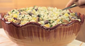 663 reactions · 456 shares | Macaroni salad like you’ve never had it before. Watch how to make this Pine Mexican Macaroni Salad and try it at home! | Del Monte Kitchenomics | Facebook