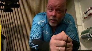 Man skal jo holdes i form efter de 50 år - min kones lækkerhed kræver at jeg holder formen ikke leverpostejs form men kniv skarpe holmis med bløde former 😂😂😂det der spinning er syg vildt godt @raskmassage @solofitnessdk @markabildhauge bum | Claus Holm