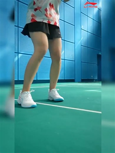 👟 LI-NING BADMINTON SHOES – GIÀY CẦU LÔNG CHO CÁC CÔ NÀNG SÀNH ĐIỆU 👟 💥 Với Li-Ning, một đôi giày cầu lông không chỉ là sản phẩm hỗ trợ tối đa trong quá trình thi đấu mà còn tôn bật phong cách cá nhân của bạn. 💥 Thiết kế ấn tượng cùng công nghệ ưu việt giúp bạn tận hưởng sự thoải mái, tăng độ linh hoạt và uyển chuyển trong từng bước di chuyển trên sân. 👉 Trải nghiệm và mua sắm sản phẩm giày cầu lông Li-Ning nhé các cô nàng lông thủ! #lining #liningbadminton #badminton #caulong #badmintonsho