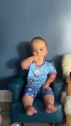 Look at how this star signs Sunday 👏😊 Noah came to my toddler classes and now gets taught by one of my students. I love it when paths cross and learning continues 🤩 His big sister is part of the Still I Rise Diversity Story Telling team and will be starting her level 1 this year 👏👏👏👏 | Sign Source learning