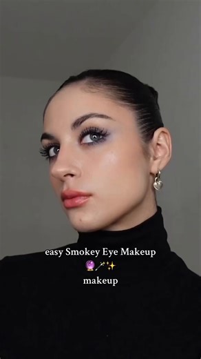 15 reactions | @karinalbertovna shows an easy smokey eye tutorial for...