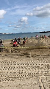 Beach barnstormer… awesome entry at todays @amcaevents @weymouthbeachrace . . . . . #weymouthbeach #weymouthbeachrace #beachmotocross #sandcross #beachcross #motocross #motox #mx #dirthub | Dirt Hub