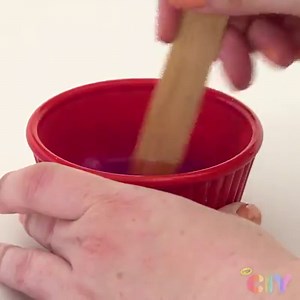 Everyone loves bubbles! In this week’s episode of Crayola CIY: Summer Maker Series, learn how to paint with bubbles! | Crayola