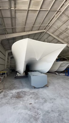 BTH Marine on Instagram: "The Front Runner 55’ CAT 👀 #beafrontrunner #factoryvisit Call (305) 850-8503 for more information. #frontrunner #factory #custom #bthmarine #performance"