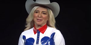 Maya Rudolph Impersonates Beyonce During Hilariously Spicy ‘Hot Ones’ Themed ‘SNL’ Skit – Watch
