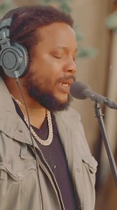 🔊 playing4change honors the 50th anniversary of Bob Marley’s “No Woman No Cry” with this new special rendition featuring Stephen Marley & Gilberto Gil and many more ❤️💛💚 This new single supports the ongoing work of tradmedicinals and WomenServe, empowering women and girls around the globe 🌍 | Silverback Music