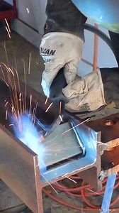 18 reactions | Modifying a Log Splitter Onto an Excavator | FarmCraft101 | Facebook