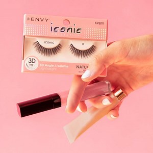 We’re dubbing Summer 2018 the season of the Minimalist Maximalist: the makeup maven who does more with less. Find out more on the blog. https://goo.gl/qbC3Jj | i-ENVY