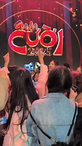 31K views · 711 reactions | Lâm Vỹ Dạ hạnh phúc trong vòng tay yêu thương của khán giả và Sunflowers Hà Nội.!❤️ | Lâm Vỹ Dạ | Facebook