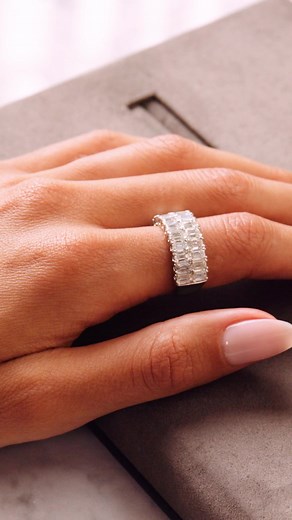 There are a million reasons why platinum has been a jewelry staple for centuries (we kid not). Its high density means it’s ultra-durable and won’t lose its luster. It’s hypoallergenic, and comftable on all skin types, and its natural white tone makes diamonds pop like no other! Want to know more about why we're head-over-heels for platinum? Head over to our blog at https://engaged.robbinsbrothers.com/why-platinum-is-a-good-ring-choice #platinumring #engagementrings #diamondjewelry #robbinsbrothe