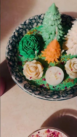 Tried out a Christmas tree mold. And of course - flowers. #candles #crafts #diy 🕯️ 🎄