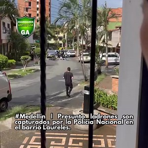 #Medellin | presunto ladrones son capturados por la @policiamedellin_ en el barrio Laureles, Cr. 72B con la Cl. 45F / #GuardianesAntioquia | Guardianes Antioquia